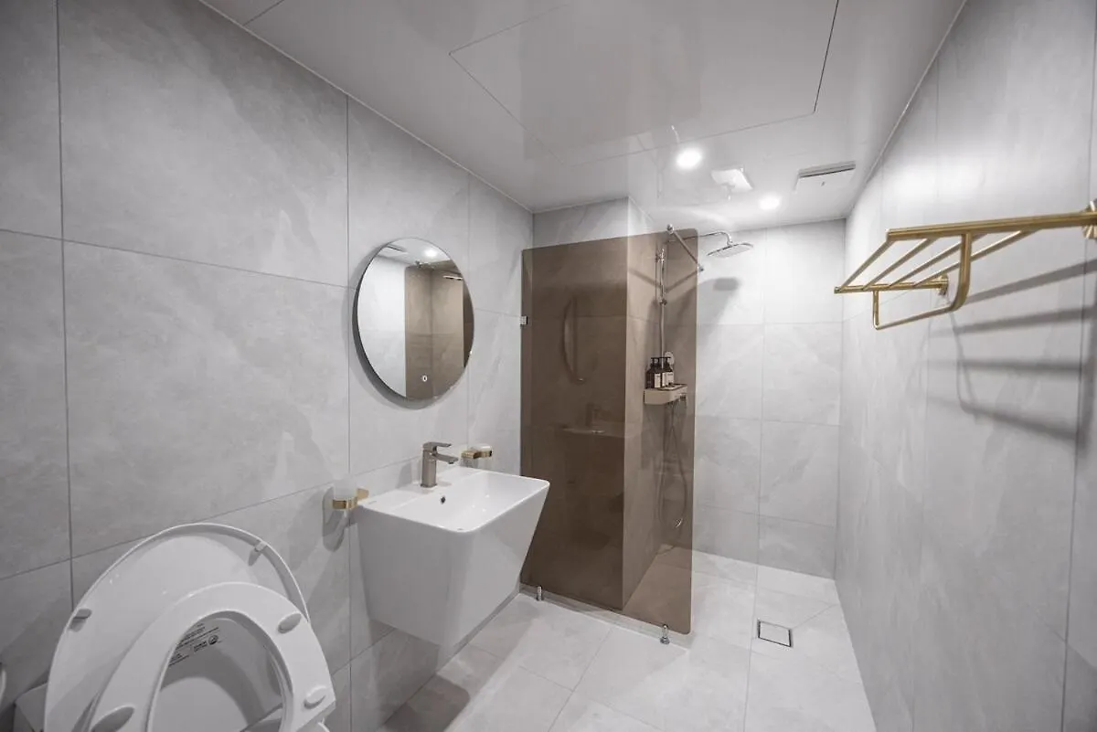 2F 4Bathrooms, 9Beds, 7-16 Persons Team Busan Südkorea
