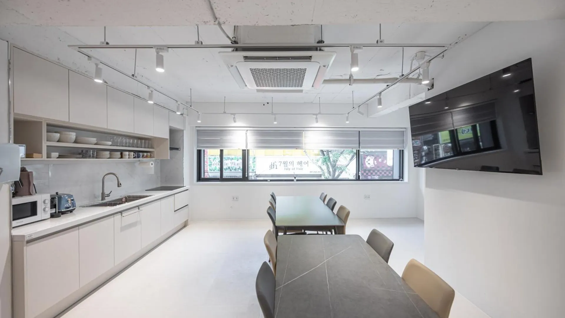 2F 4Bathrooms, 9Beds, 7-16 Persons Team Busan
