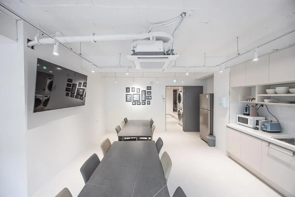 2F 4Bathrooms, 9Beds, 7-16 Persons Team Busan 0*,  Sydkorea